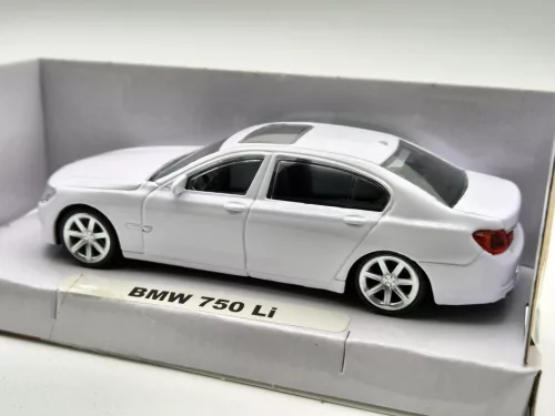 BMW F02 750Li (2018) -  fehér - Rastar - 1:43
