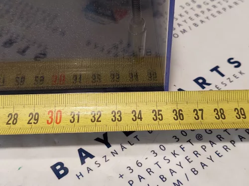 Vitrin / display 1:18 modellautóhoz - led világítással - fekete talp