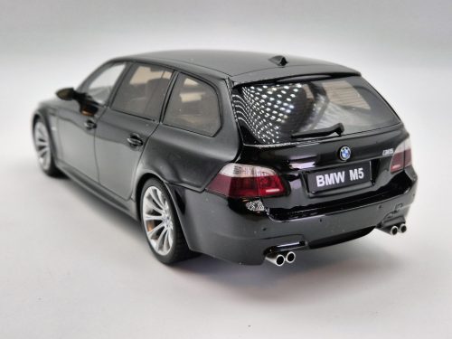 BMW E61 M5 Touring (2005) -  Otto - 1:18 1/18 modellautó modell autó