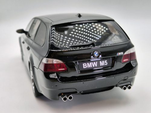 BMW E61 M5 Touring (2005) -  Otto - 1:18 1/18 modellautó modell autó