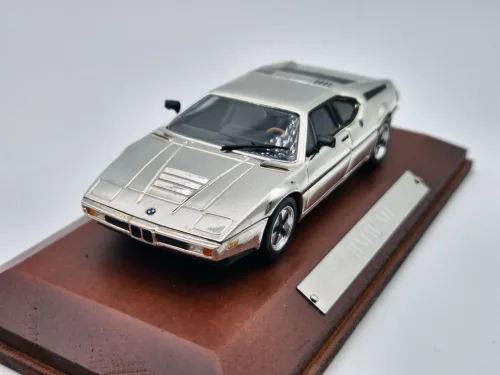 BMW M1 - króm -  Edicola - 1:43
