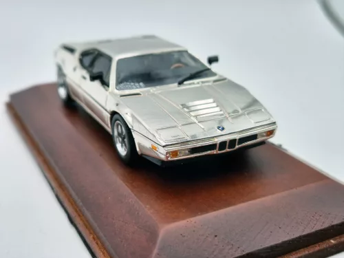 BMW M1 - króm -  Edicola - 1:43