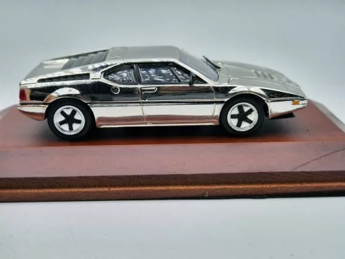 BMW M1 - króm -  Edicola - 1:43