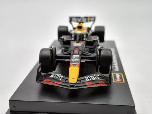 Red Bull F1 RB18 Team Oracle #1 (2022) - Max Verstappen - PILÓTÁVAL -  Bburago - 1:43