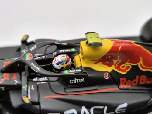 Red Bull F1 RB18 Team Oracle #11 (2022) - Sergio Perez - PILÓTÁVAL -  Bburago - 1:43