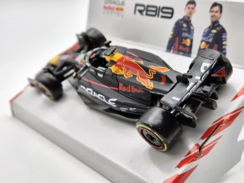 Red Bull RB19 Team Oracle F1 #1 (2023) - Max Verstappen -  Bburago - 1:43