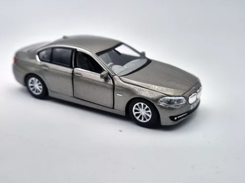 BMW F10 - arany -  Tiny Toys - 1:64