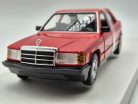 Mercedes Benz 190E (1984) - piros -  Bburago - 1:24