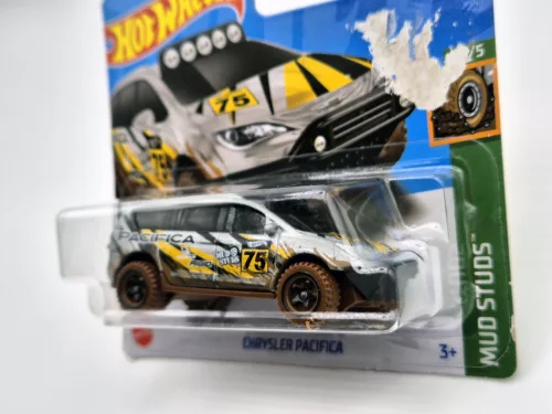 HW Mud Studs - 1/5 - Chrysler Pacifica -  Hotwheels - 1:64