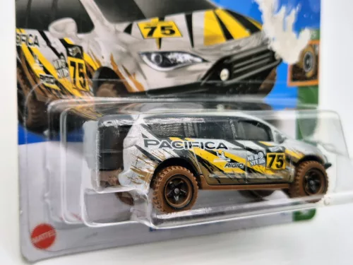 HW Mud Studs - 1/5 - Chrysler Pacifica -  Hotwheels - 1:64