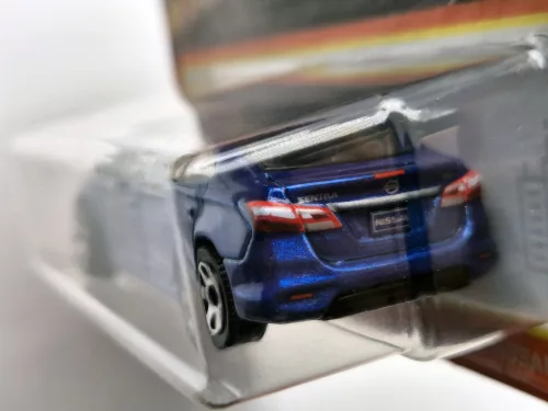 Nissan Sentra (2016) - 70/100 - bliszteres -  Matchbox - 1:64