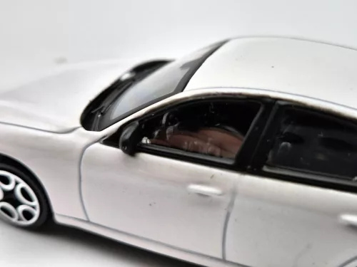 Alfa Romeo Giulia (2016) - fehér -  Bburago - 1:43