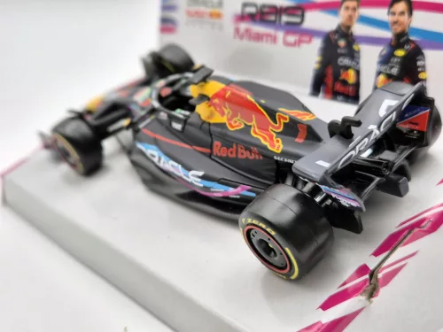 Red Bull RB19 Team Oracle F1 #1 (2023) - Miami GP - Max Verstappen -  Bburago - 1:43