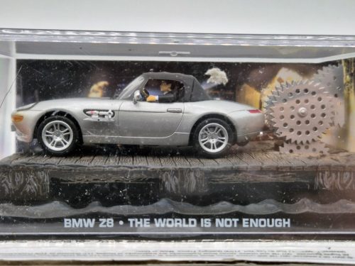 BMW Z8 - James Bond - The World is not Enough - A világ nem elég -  Edicola - 1:43