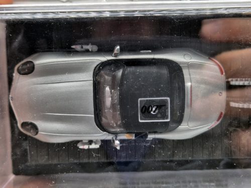 BMW Z8 - James Bond - The World is not Enough - A világ nem elég -  Edicola - 1:43
