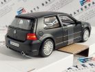 Volkswagen VW Golf 4 R32 - matt fekete -  Maisto - 1:24