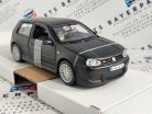 Volkswagen VW Golf 4 R32 - matt fekete -  Maisto - 1:24