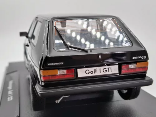 Volkswagen VW Golf Gti - fekete -  Welly - 1:18