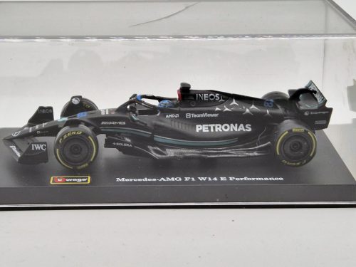 Mercedes-AMG Petronas Team W14 F1 #63 (2023) - George Russel - PILÓTÁVAL -  BBurago - 1:43 - kis hibával