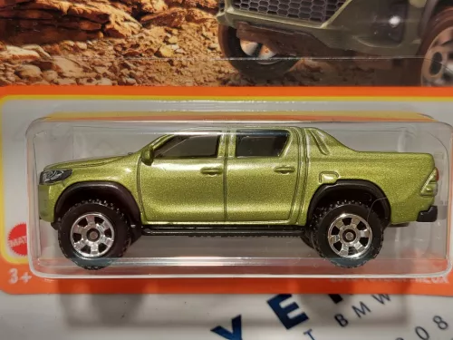 Toyota Hilux (2018) - 2021 40/100 - bliszteres -  Matchbox - 1:64