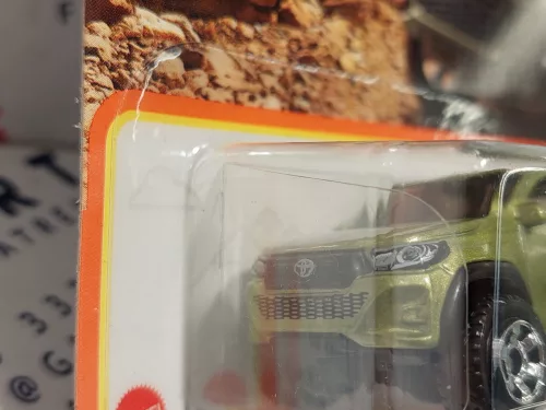 Toyota Hilux (2018) - 2021 40/100 - bliszteres -  Matchbox - 1:64