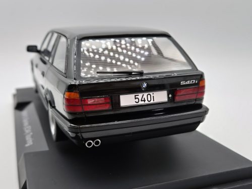BMW E34 540i Touring -  MCG - 1:18 1/18 modellautó modell autó