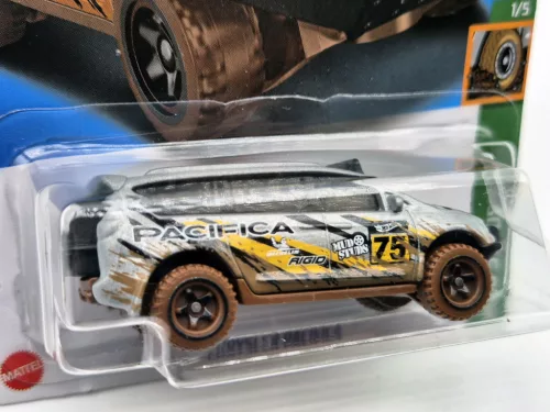 Hot Wheels Chrysler Pacifica - Mud Studs 1/5 - 88/250 - hosszú kártyás
