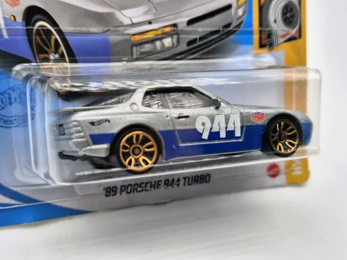 Hot Wheels Porsche 944 Turbo (1989) - HW Turbo 2/5