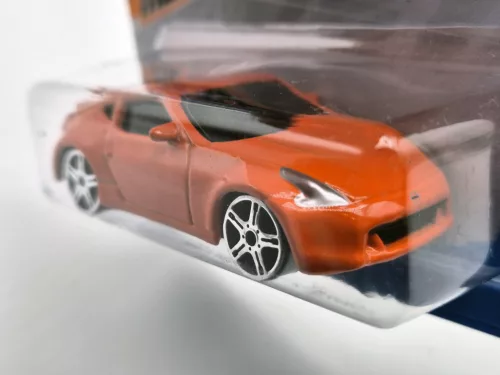 Nissan 370z (2020) - narancs/fekete -  Maisto - 1:64