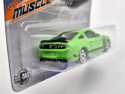 Ford Mustang Boss 302 (2013) - zöld/fekete -  Maisto - 1:64