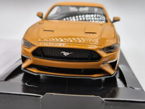 Ford Mustang GT (2018) - narancs	1:24
