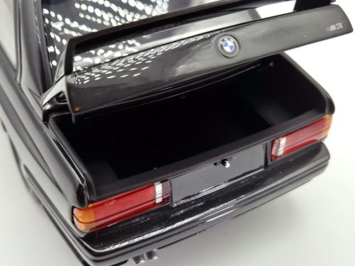 BMW E30 M3 - Minichamps - 1:18  - használt