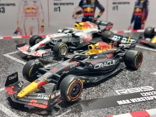 Red Bull F1 szett - 2023 RB19 Max Verstappen - 2023 RB19 Sergio Perez (Miami) - 2022 RB18 Max Verstappen - 2021 RB16B Max Verstappen (Turkish GP) -  Bburago -1:43