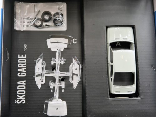 Skoda Garde (1982) -  Abrex - 1:43 - összeszerelős KIT