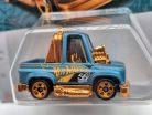 Hot Wheels Pearl & Chrome (2023) - Tooned Chevrolet Silverado (1983) -  Hot Wheels - 1:64