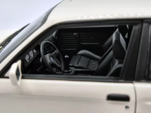 BMW E30 M3 (1987) - fehér -  Minichamps - 1:18