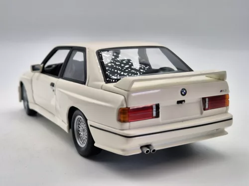 BMW E30 M3 (1987) - fehér -  Minichamps - 1:18