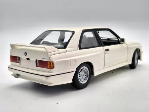 BMW E30 M3 (1987) - fehér -  Minichamps - 1:18