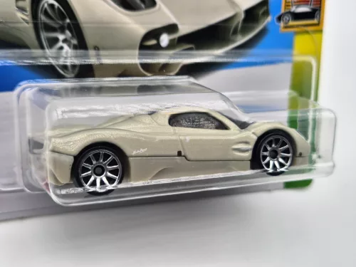 Pagani Utopia - HW Exotics 5/10 - 205/250 -  Hot Wheels - 1:64