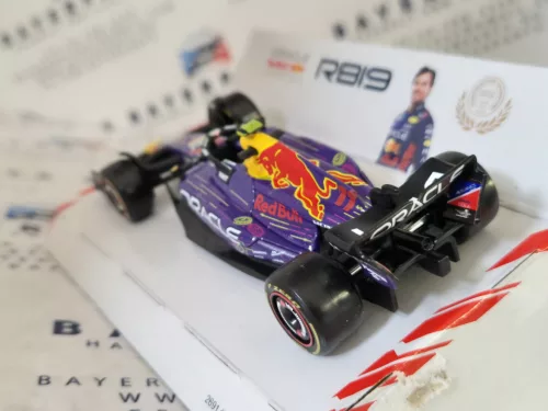 Red Bull RB19 F1 #11 (2023) - Las Vegas - Sergio Perez -  Bburago - 1:43