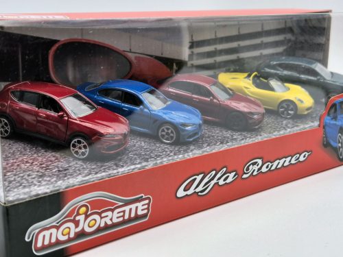 Alfa Romeo szett (5db) - 4C Spider - Giulia Quadrifoglio - Tonale -  Majorette - 1:64