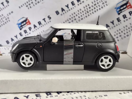 Mini Cooper (2006) - fekete -  Maisto - 1:24