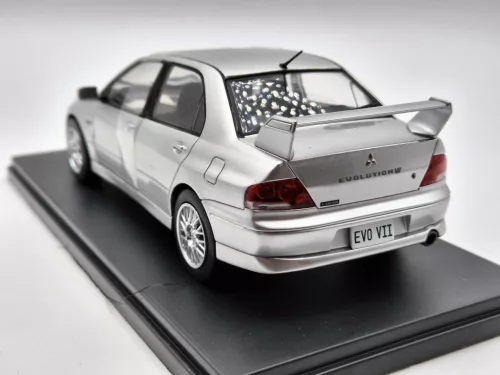 Mitsubishi Lancer Evo VII  -  Whitebox - 1:24