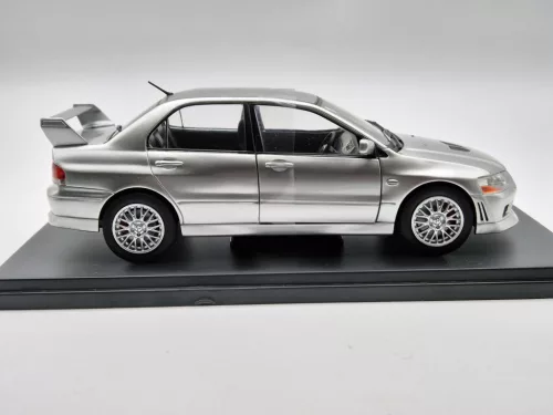 Mitsubishi Lancer Evo VII  -  Whitebox - 1:24