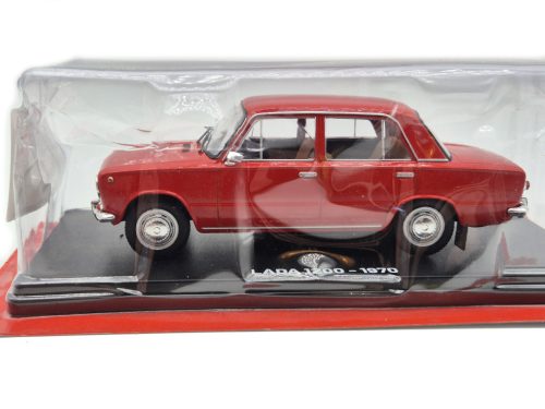 Lada 2101 1200 (1970) - piros -  Hachette - 1:24 - hibás