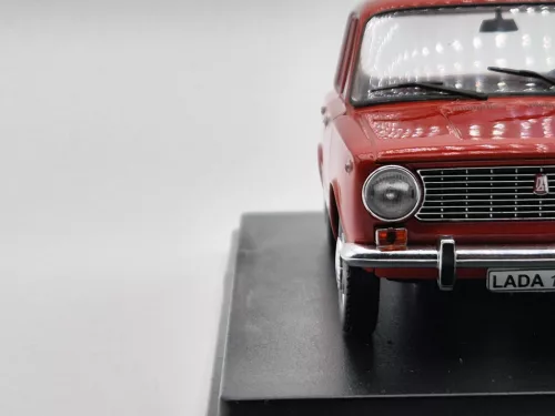 Lada 2101 1200 (1970) - piros -  Hachette - 1:24