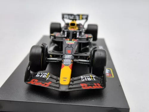 Red Bull RB20 F1 #1 (2024) - Max Verstappen - PILÓTÁVAL -  Bburago - 1:43