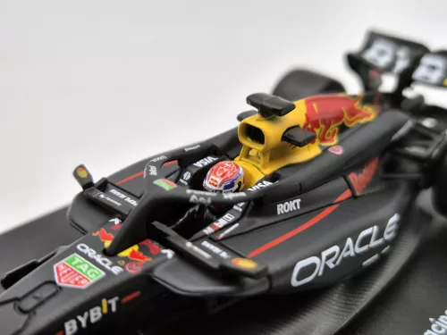 Red Bull RB20 F1 #1 (2024) - Max Verstappen - PILÓTÁVAL -  Bburago - 1:43