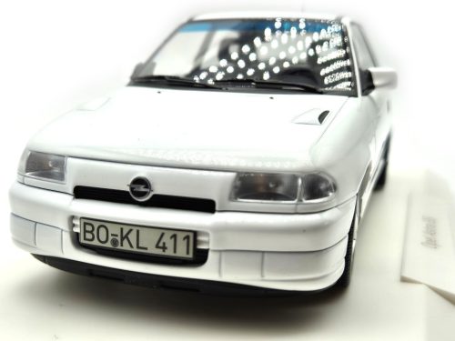 Opel Astra GSi (1991) -  Norev - 1:18 - fehér