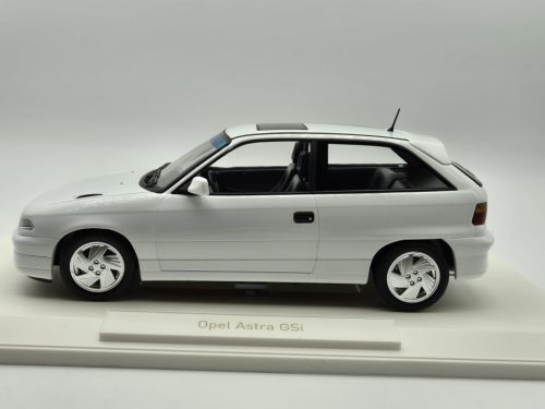 Opel Astra GSi (1991) -  Norev - 1:18 - fehér